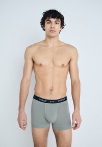 Nike Underwear TRUNK 3 PACK - Calzoncillos - cyber/solid grey/dark pony