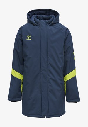 Marineblauer wasserdichter Parka mit Kapuze und gelben Akzenten an den Ärmeln, ausgestattet mit einem Reißverschluss und einer lockeren Passform.