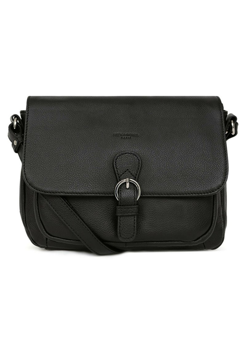 Borsa a tracolla nera in pelle con chiusura a pattina, hardware argentato, tracolla regolabile e dettagli in superficie testurizzati.