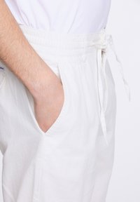 Lindbergh Tygbyxor - off white