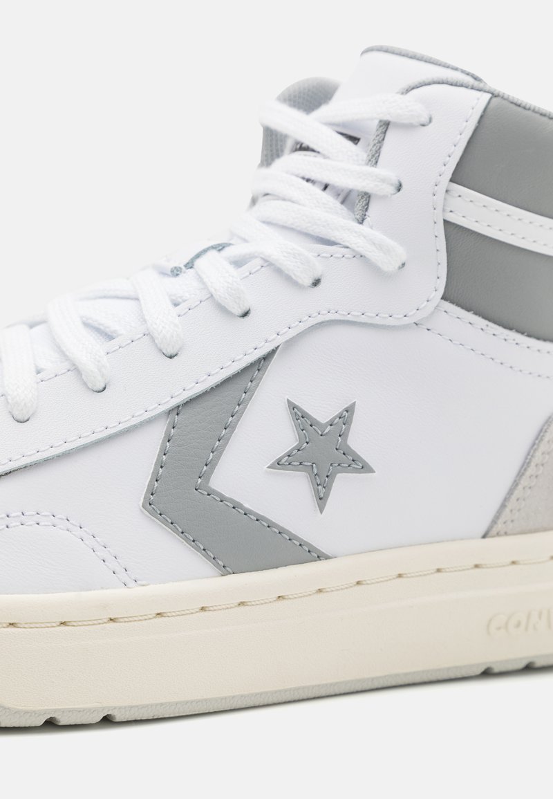converse chuck taylor blancas cuero