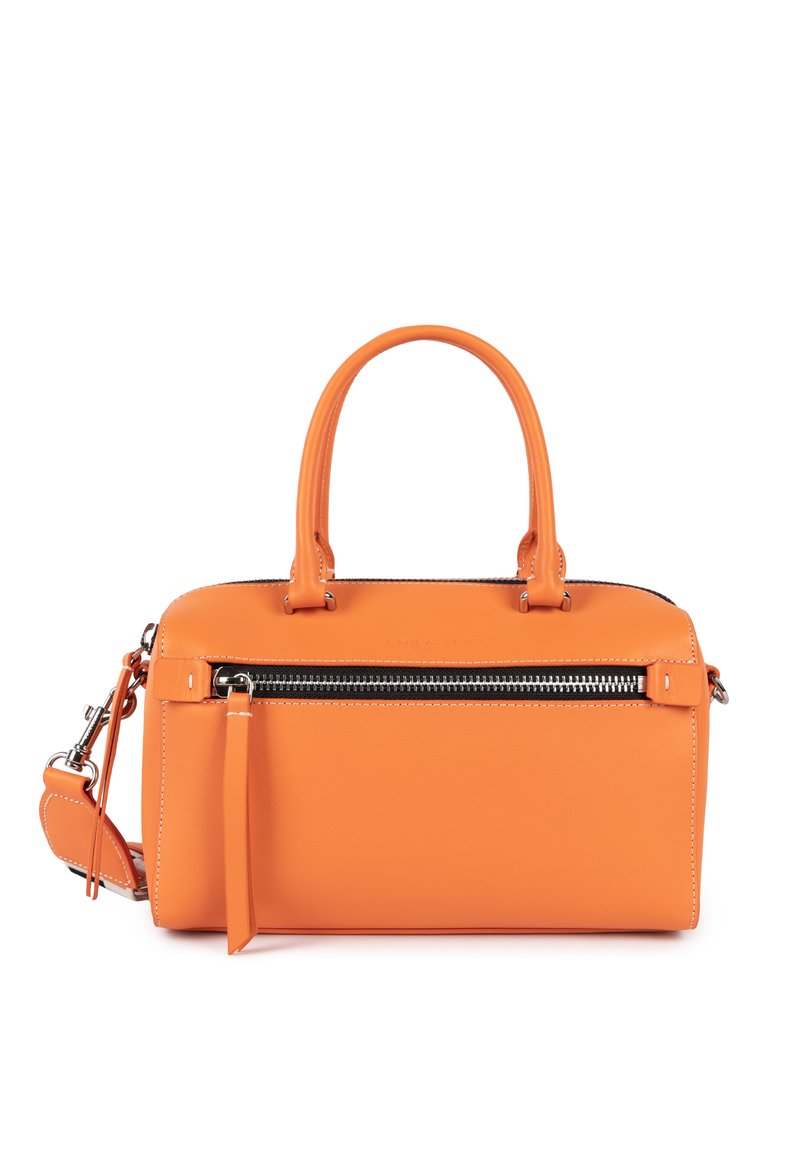 Borsa a tracolla in pelle arancione con tasca frontale con zip, doppio manico e tracolla regolabile. Presenta cuciture bianche a contrasto.