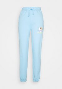 Ljusblåa joggingbyxor i mjukt tyg, med elastisk midja och dragsko, samt en broderad grafik på vänster lår.