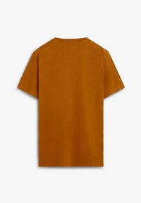 Tricou scurt, portocalie arsă, expus plat cu spatele în sus, pe un fundal alb.