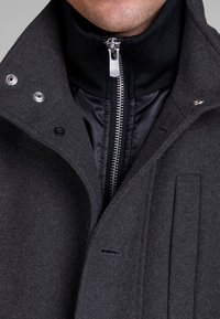 Jack & Jones PREMIUM JPRDUANE JACKET - Kort kåpe / frakk - dark grey
