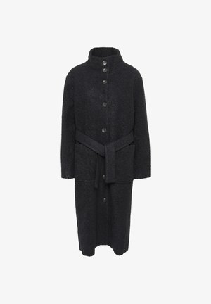 Langer, schwarzer Wollmantel mit hohem Kragen, fünf Frontknöpfen, einem Bindegürtel, Seitentaschen und einer strukturierten Stoffoberfläche.