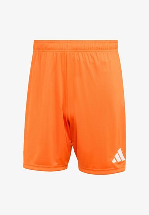 Jasně oranžové sportovní šortky s elastickým pasem a bílým logem Adidas na pravé spodní nohavici.