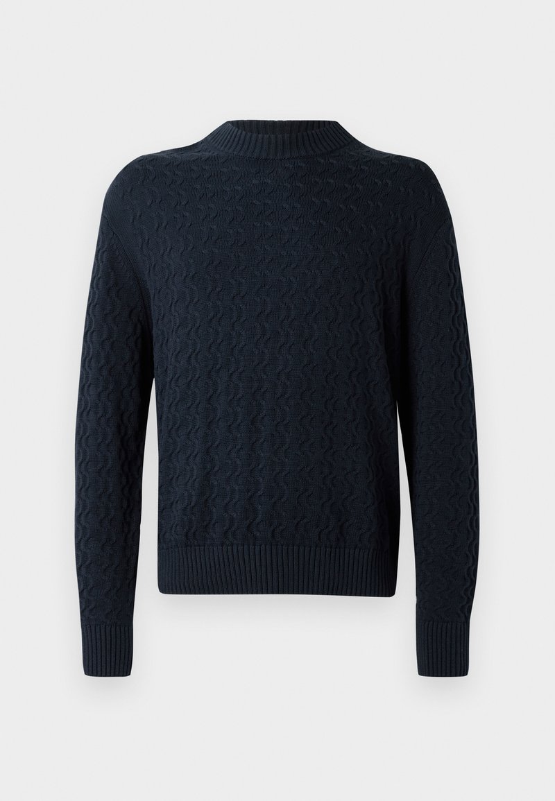 Pull en maille navy foncé avec un motif de vagues texturé, col et poignets côtelés. Design ajusté avec des manches longues et une forme classique.