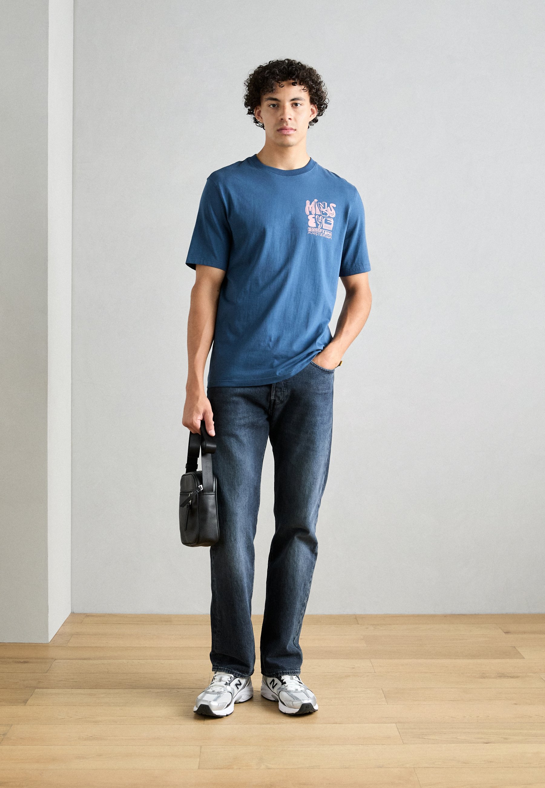 “Scotch & Soda” チェストアートワークプリントTシャツ Blue Scotch & Soda CHEST ARTWORK - Print T-shirt - heritage blue