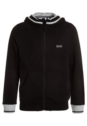 Czarna bluza z zamkiem, wykonana z bawełny, z szaro podszewkowanym kapturem, dwiema przednimi kieszeniami i paskowanymi mankietami. Posiada małe białe logo na klatce piersiowej.