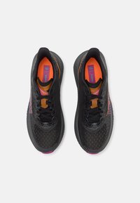 HOKA MACH 6 - Laufschuh Straße - black/fuchsia