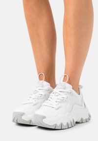 Buffalo - TRAIL ONE  - Sneakers laag - white Miniatuurafbeelding 1