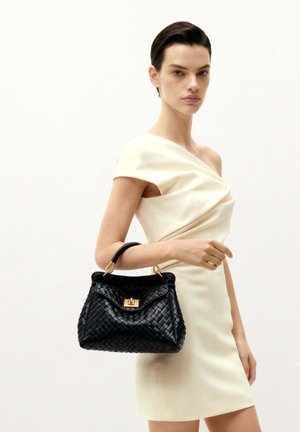 JW PEI, JW PEI SACS À MAIN LUCIA BLACK - Sac à main - black