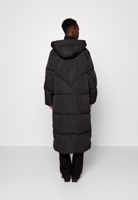 YAS Tall YASIRIMA LONG COAT - Piumino lungo - black