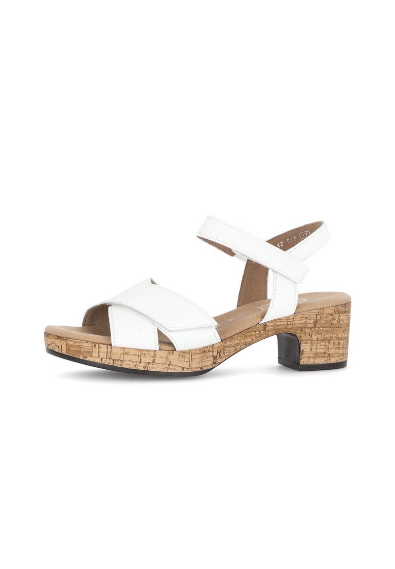 Sandal in pelle bianca con cinturini incrociati, tacco in sughero e suola in gomma. Dotata di cinturino regolabile alla caviglia per una vestibilità sicura.