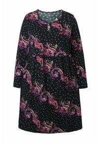 Robe en tissu noir avec un motif floral paisley en violet, rose et or, dotée d'un col rond et de manches longues.