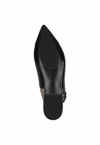 Tacchi neri a punta con tomaia in pelle liscia e suola in gomma. Presenta un tacco piatto e una fascia decorativa con accenti in metallo.
