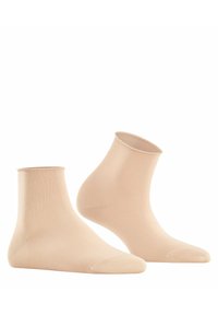 Beige enkelkousen gemaakt van glad, dun breiwerk. Kenmerken een goede pasvorm, een ronde neus en verstevigde boorden, met een minimale textuur.