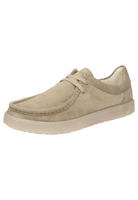 Chaussure en suede beige avec un bout arrondi, un laçage minimal et une semelle en caoutchouc. Coutures décoratives le long du bord, doublure intérieure douce.