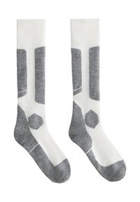 Ponožky do výšky kolen s bílým základem a šedými geometrickými vzory, s akcentem v podobě hexagonu a kontrastními šedými žebrovanými oblastmi pro texturu.
