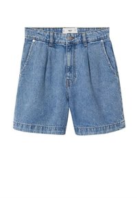 Shorts en denim bleu clair, comportant deux poches avant, une ceinture ajustée et une coupe droite avec un ourlet net.