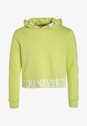 Sweat à capuche court vert clair avec capuche à cordon, manches longues ornées de motifs d'étoiles blanches, et texte partiel blanc à l'ourlet.