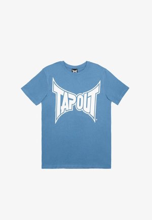 Mėlyna medvilninė marškinėlių su dideliu baltu "TAPOUT" logotipu, trumpomis rankovėmis, apvalia iškirpte ir lygiu paviršiumi.
