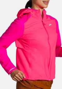 Brooks HIGH POINT  - Vandeniui atspari striukė - hyper pink fuchsia