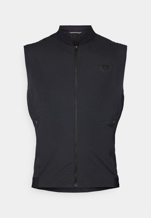 Gilet sans manches noir avec un col haut, fermeture éclair à l'avant et poches latérales zippées. Texture lisse, tissu léger, accent logo subtil.
