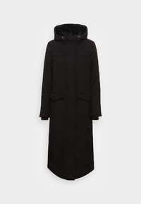 Dlouhý černý zimní kabát s kapucí, klopovými kapsami a skrytým předním zipem, vystavený na světlém jednolitém pozadí.