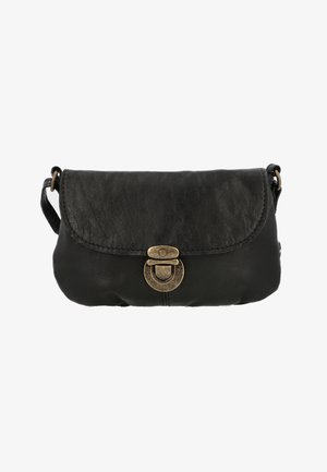 Zwarte leren clutch met een klep sluiting en bronzen hardware. Glad textuur en ronde vorm, met subtiele stiksels.