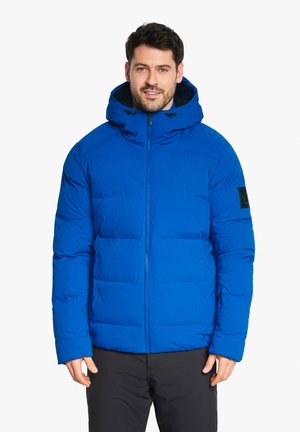 Blaue isolierte Steppjacke mit hohem Kragen, Reißverschluss und elastischen Bündchen. Enthält eine Kapuze und einen Markenpatch am Ärmel.
