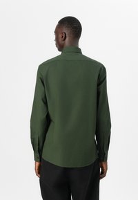 HUGO VALERIO - Formal shirt - dark green