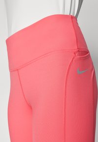 Nike Performance FAST CROP - Tajice - aster pink/reflective silver