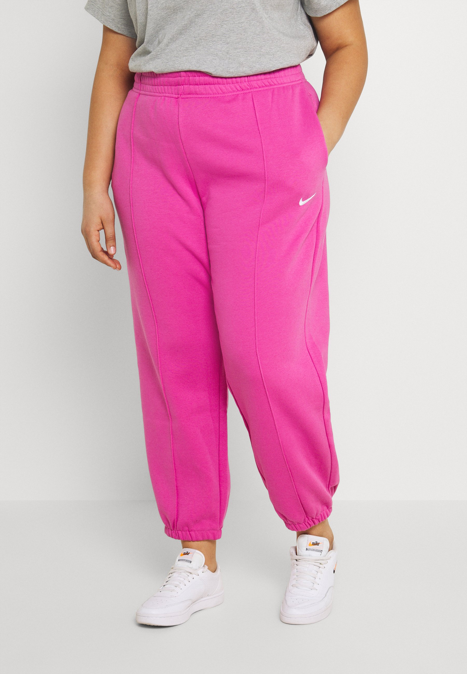 nsw fleece pant in active fuchsia
