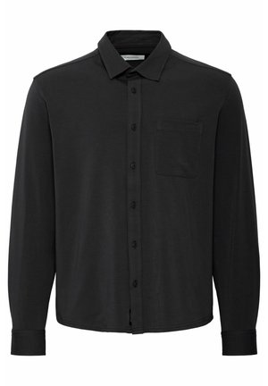 Čierna košeľa s dlhým rukávom a gombíkmi z mäkkej látky, s golierom, prednou vreckom a gombíkovým zapínaním, s rovnými okrajmi.