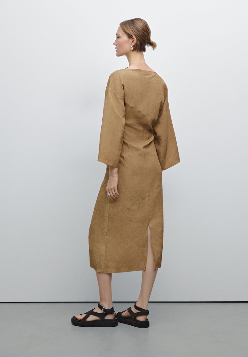 Massimo Dutti MIDI WITH STITCHING DETAIL - Day dress - BROWN/brown - Zalando.co.uk Massimo Dutti MIDI WITH STITCHING DETAIL - Day dress - BROWN/brown - Zalando.co.uk