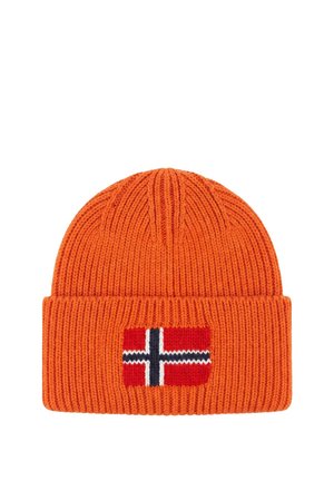 Oranje gebreide muts met omgeslagen boord met een klein Noors vlaggetje in het midden aan de voorkant.