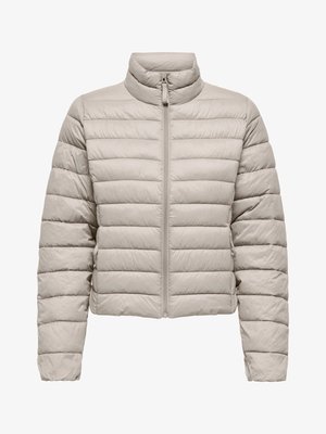 Pealt lahtine, helehall jope, millel on kõrge krae, horisontaalsed tikitud jooned ja ees tõmblukuga sulgur. Pehme kangapind.