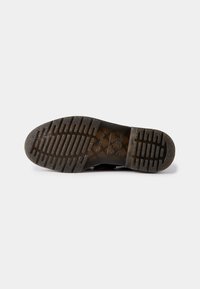 Dr. Martens Polobotky - black