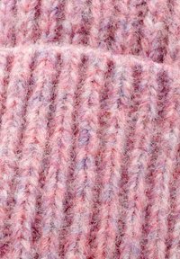 Knitted textile featuring a ribbed pattern in soft pink with hints of purple, showcasing a fluffy texture and a blend of yarn fibers.