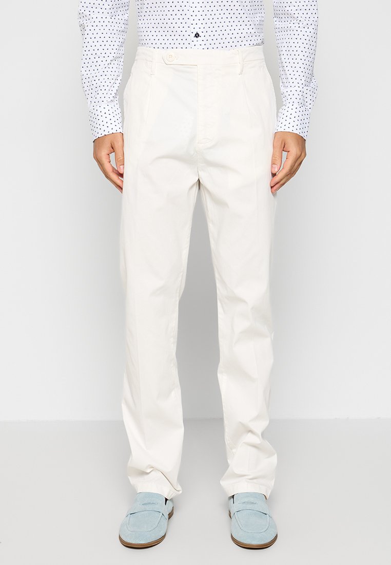 Guess Chino wit Guess Chino wit