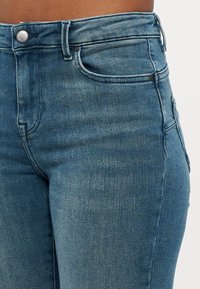 ONLY Petite Vaqueros pitillo - light blue