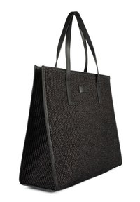 Rechthoekige draagtas gemaakt van gestructureerd zwart geweven materiaal met gladde zwarte leren accenten en handvaten. Heeft een vlakke bodem voor stabiliteit.
