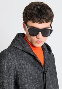 Antony Morato ROBERT REGULAR FIT WITH HOOD - Kratki kaputi - steel grey