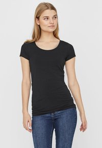 Zwarte T-shirt met korte mouwen, een ronde hals, aansluitend ontwerp en een gladde weefstructuur. Geen patronen of accenten aanwezig.