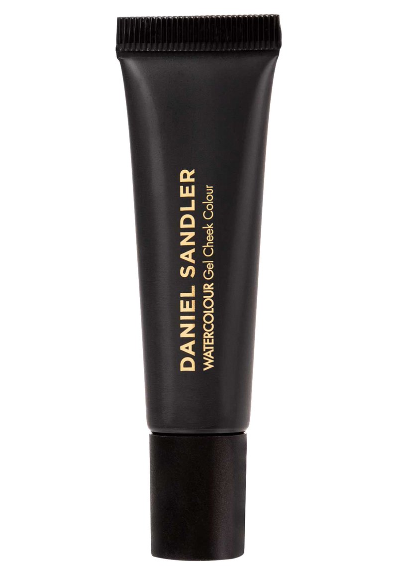 Tubo nero con tappo rigato, lettering dorato, etichettato "DANIEL SANDLER WATERCOLOUR Gel Cheek Colour." Finitura opaca liscia, design compatto.