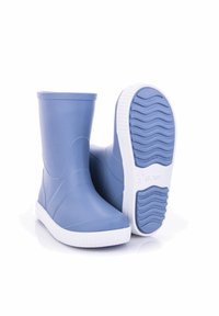 Niebieskie gumowe kalosze z białymi podeszwami, charakteryzujące się gładką teksturą i zaokrąglonym czubkiem. Podeszwa zewnętrzna ma wzorzysty bieżnik dla lepszej przyczepności.