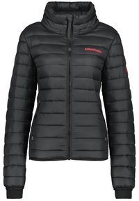 Sort dunjakke med quiltet design, høj krave, lynlås foran og logo på brystet. Har elastiske manchetter og sidelommer.