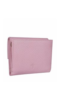 Portefeuille en cuir rose avec une finition texturée, arborant un logo subtil et des bords cousus. Design rectangulaire compact avec un rabat à fermeture pliable.